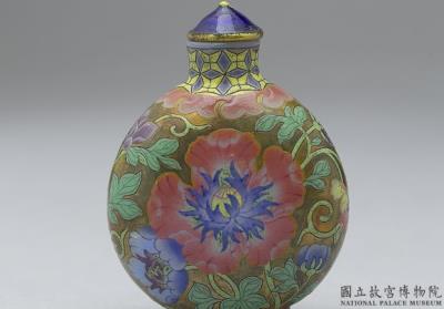 图片[2]-Glass-body painted enamel snuff bottle with a passionflower design on a golden background, Qing dynasty, Qianlong reign (1736-1795)-China Archive